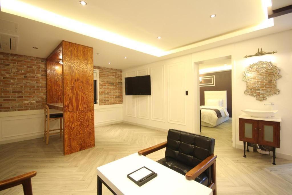 Gray Hotel Busan Buitenkant foto